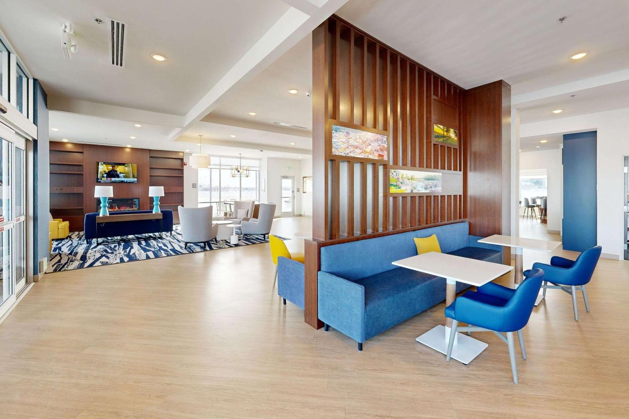 Comfort Inn & Suites At Sanford Sports Complex 수폴스 외부 사진